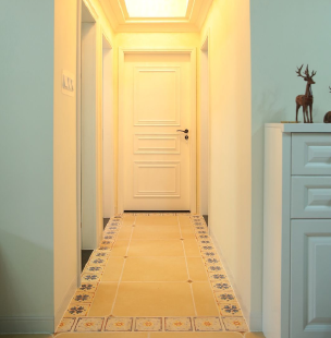 The dining room space in the American three-bedroom is not enough, and the multiple card seats are b