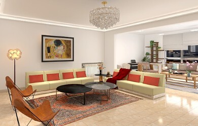 Contemporary with an artistic flair