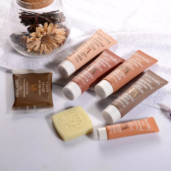 Wholesale Hotel Amenities Shampoo Eco Friendly Hotel Bathroom Toiletries Set Amenities