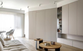 Simple to the left, 'fireworks' to the right, a good house can be 'both' and 'too'!